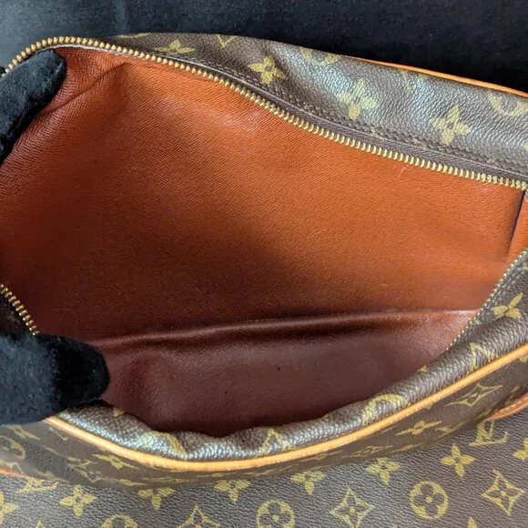 LOUIS VUITTON Trocadero 30 Monogram Canvas - Large Crossbody - Picture 13 of 16